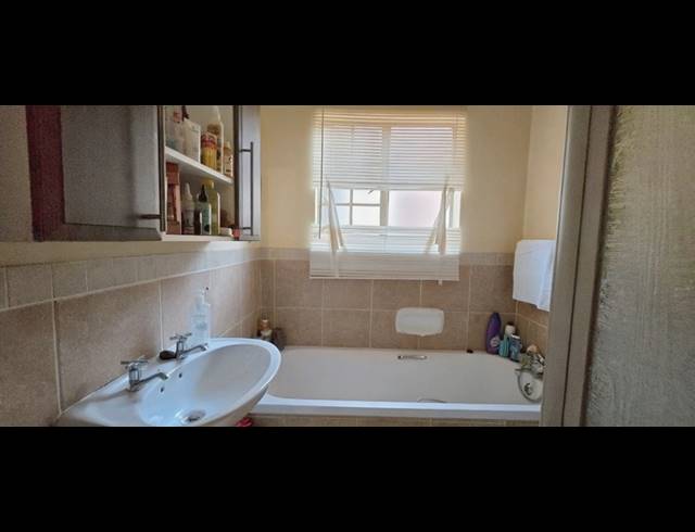 2 BEDROOM APARTMENT FOR SALE IN MOOIKLOOF RIDGE